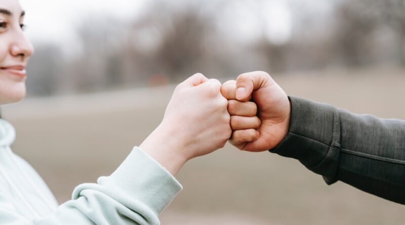 Ter amizade com alguém que é gay é ir contra a Igreja?